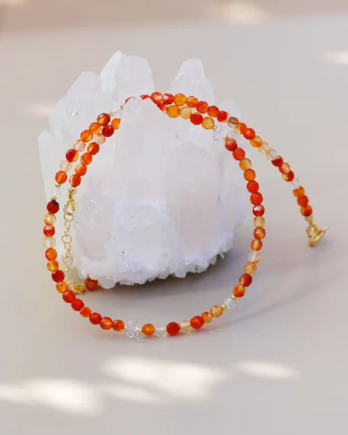 Girocollo Augeo in Argento 925 con pietre naturali di Corniola e Quarzo ialino | Variante asimmetrica