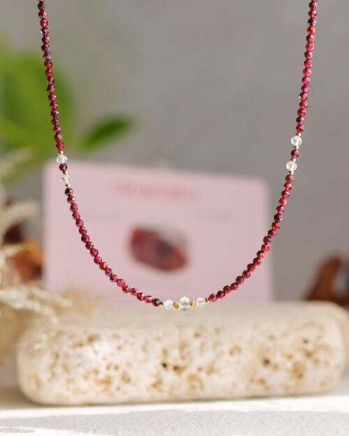 Girocollo Augeo in Argento 925 con pietre naturali di Granato e Quarzo ialino | Variante simmetrica