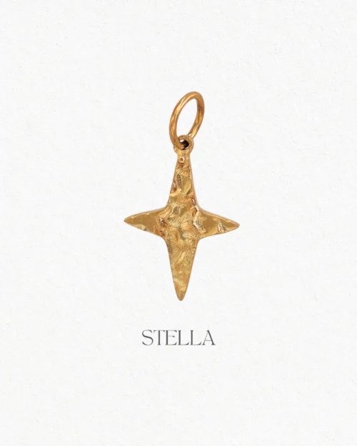 Charm con Stella martellata in acciaio inossidabile